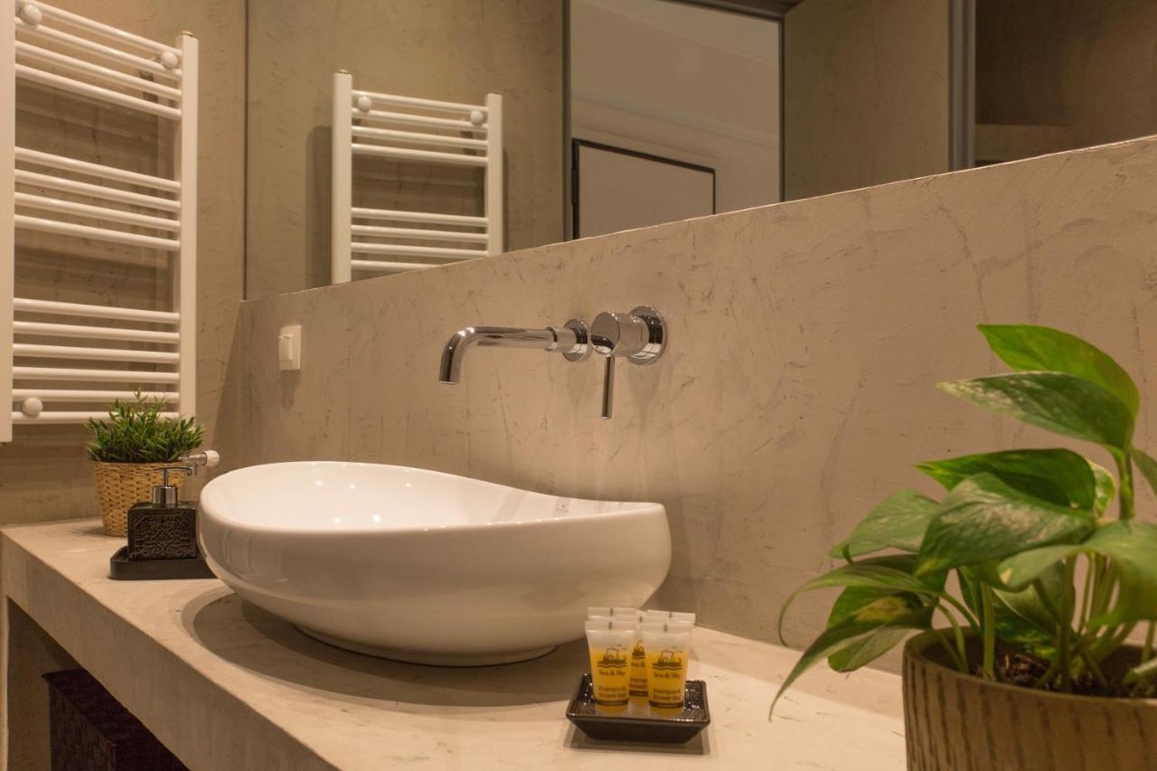 Luxury Apt With Parking-Living Stone Silver Athene Buitenkant foto